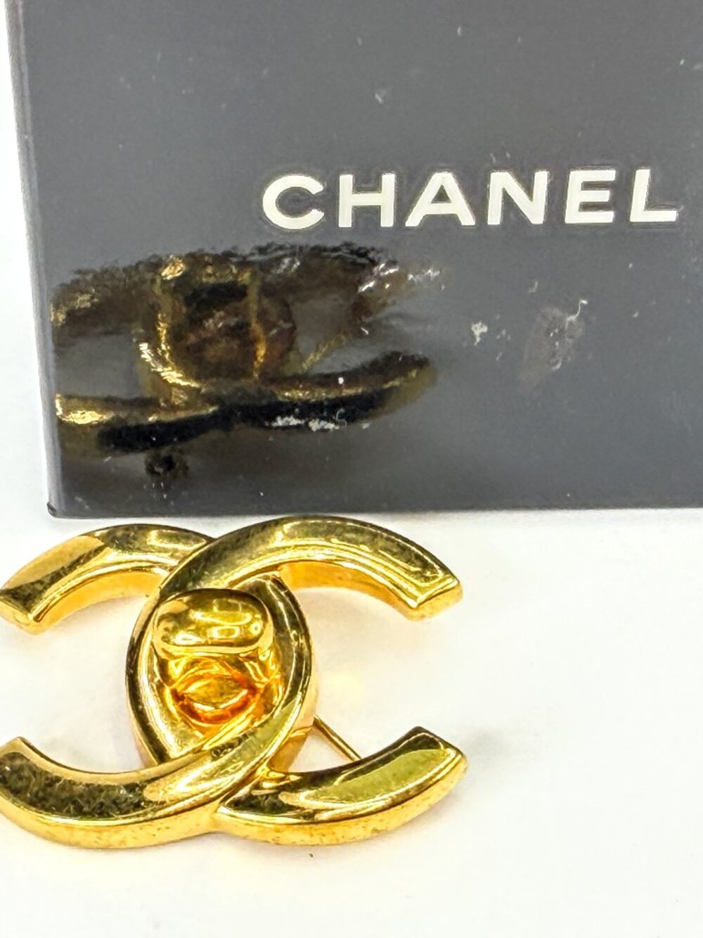 Vintage Authentic Chanel Gold Tone Turnlock CC Logo Brooch 16.6g 1.5"w/box GS834